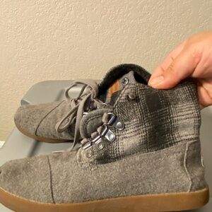 Toms Gray High-Top women’s gray boots size 5